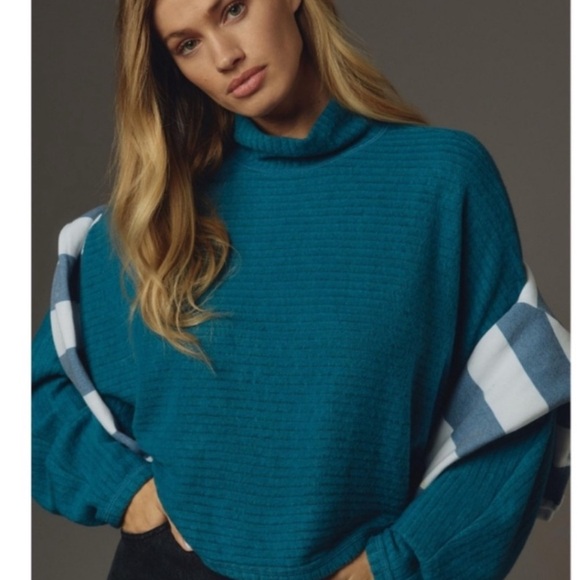 Anthropologie Pilcro Sweater - worn once ! Slouchy cropped and cozy. Size M - Picture 2 of 7